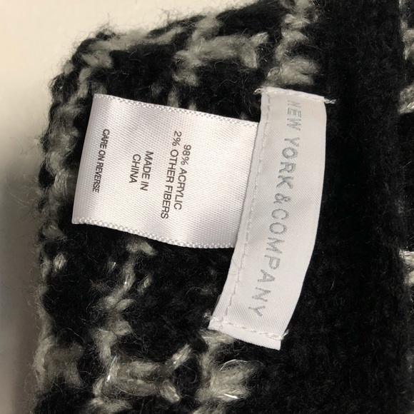 Infinity scarf - New York and Company - Picture 3 of 3